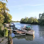 Quai Des Fleurs *