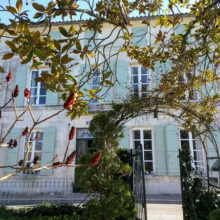 Quai Des Fleurs * Saint-Savinien